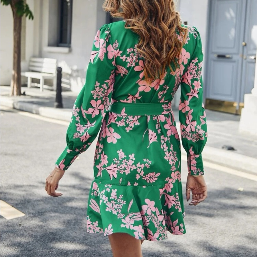 Boho green floral print puff sleeve belted tie neck dress - Picture 3 of 6